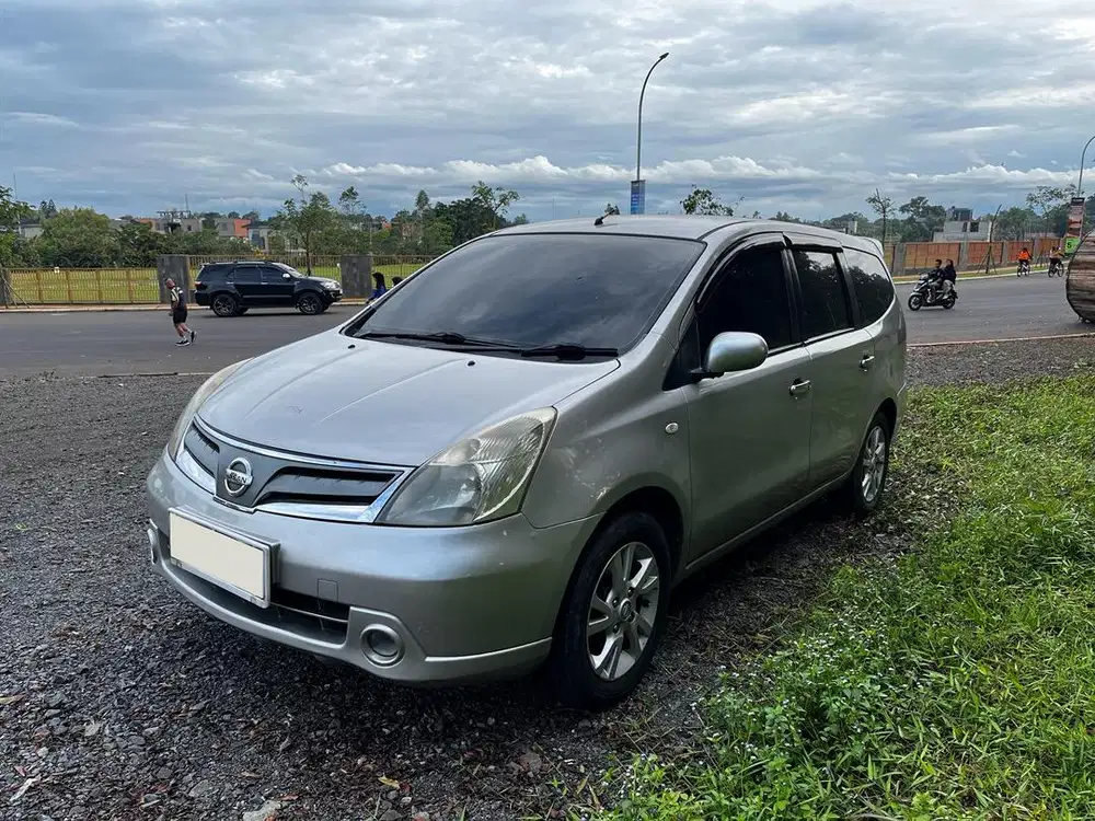 Nissan Grand livina 2012 Bensin