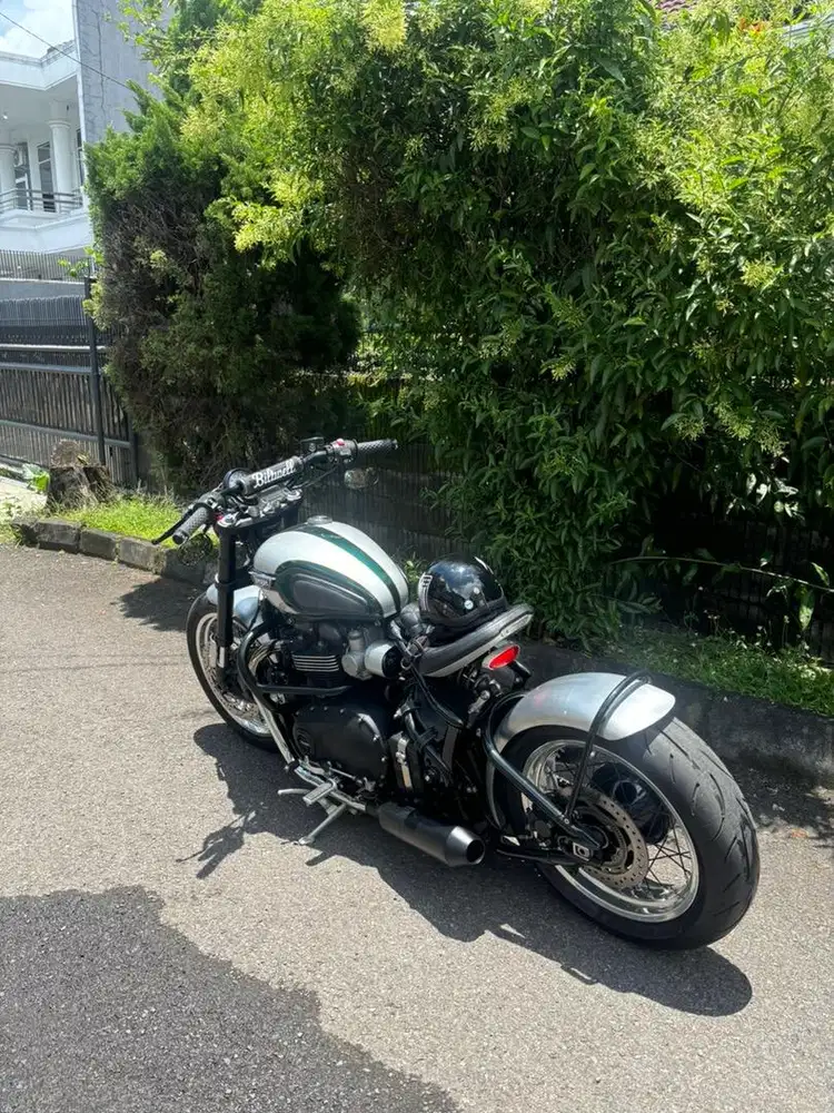 TRIUMPH BONNEVILLE BOBBER 2017 FP