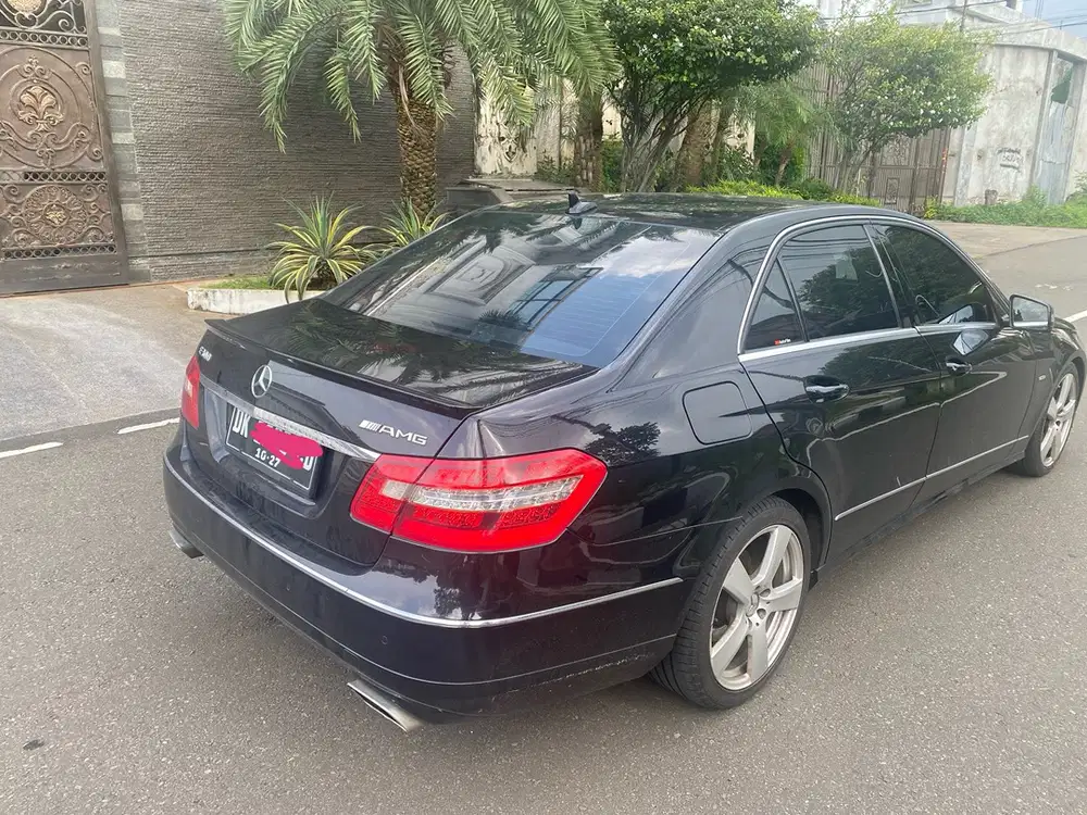 Mercedes-Benz E300 2011 Bensin