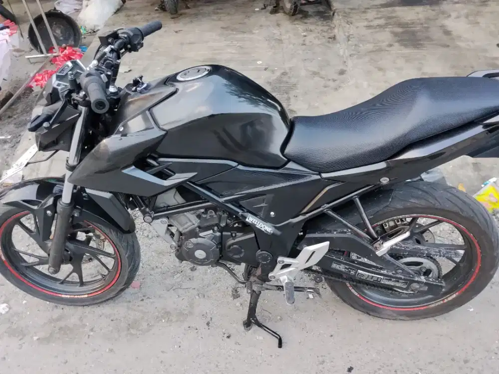 Honda cb150r streetfire