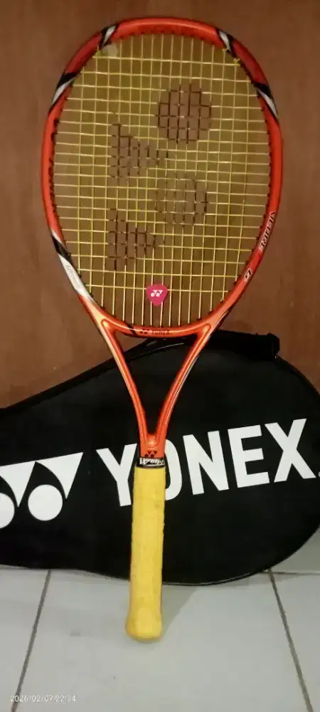 Raket tenis Yonex