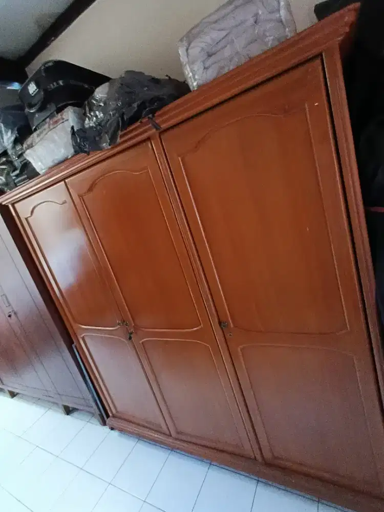 Lemari pakaian bahan Kayu 3 pintu