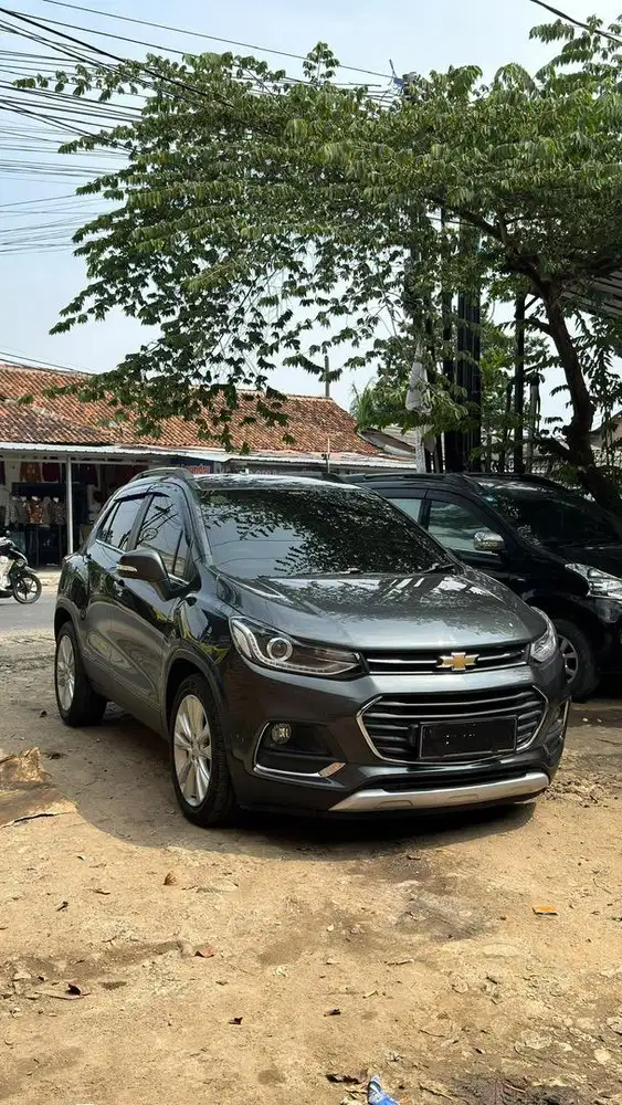 Chevrolet Trax 1.4 LTZ Turbo Panoramic Sunroof Abu-abu Plat BE Kodya