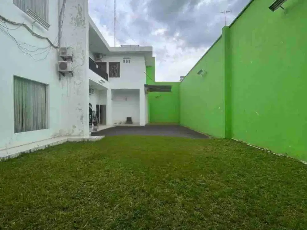 RUMAH MEWAH GANDENG 2 LANTAI DI BOULEVARD TENGAH, COCOK UNTUK USAHA KOMERSIAL!