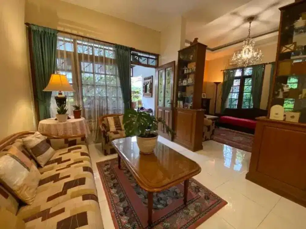 Rumah Asri Full Furnished Hook di Komplek Griya Mas Pasteur