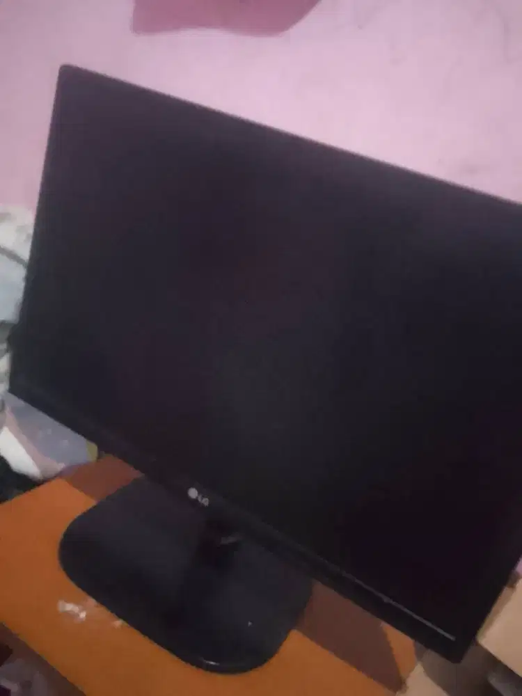 monitor komputer merk LG20, inchi