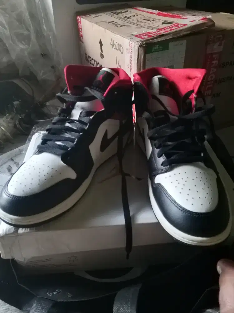 Air Jordan 1 black gym red panda