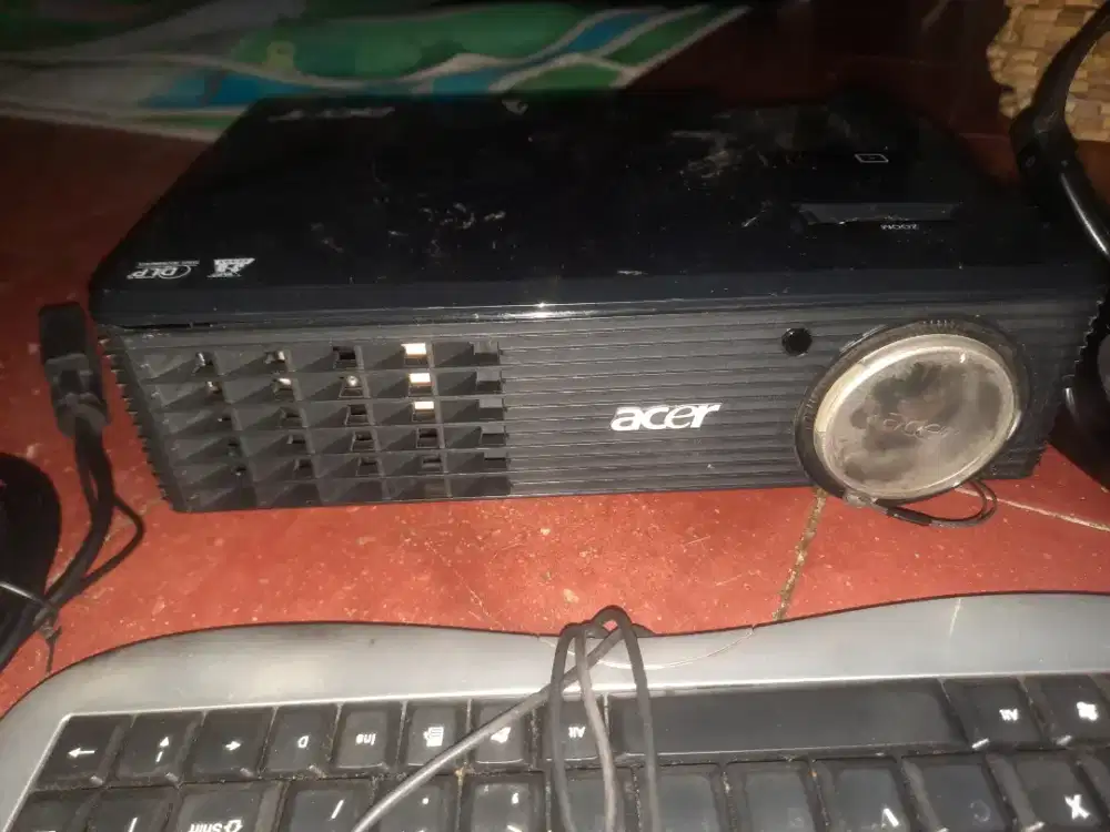 Bara bekas peralatan kantor masih layak pakai