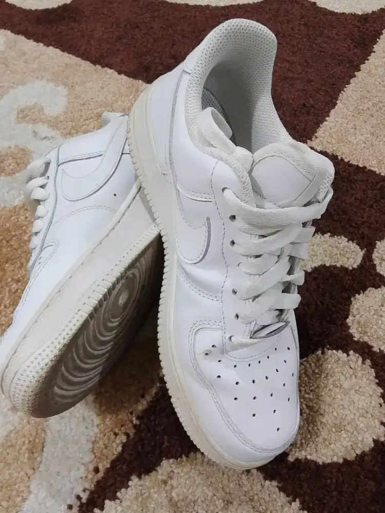 Sepatu sneakers wanita Nike ori