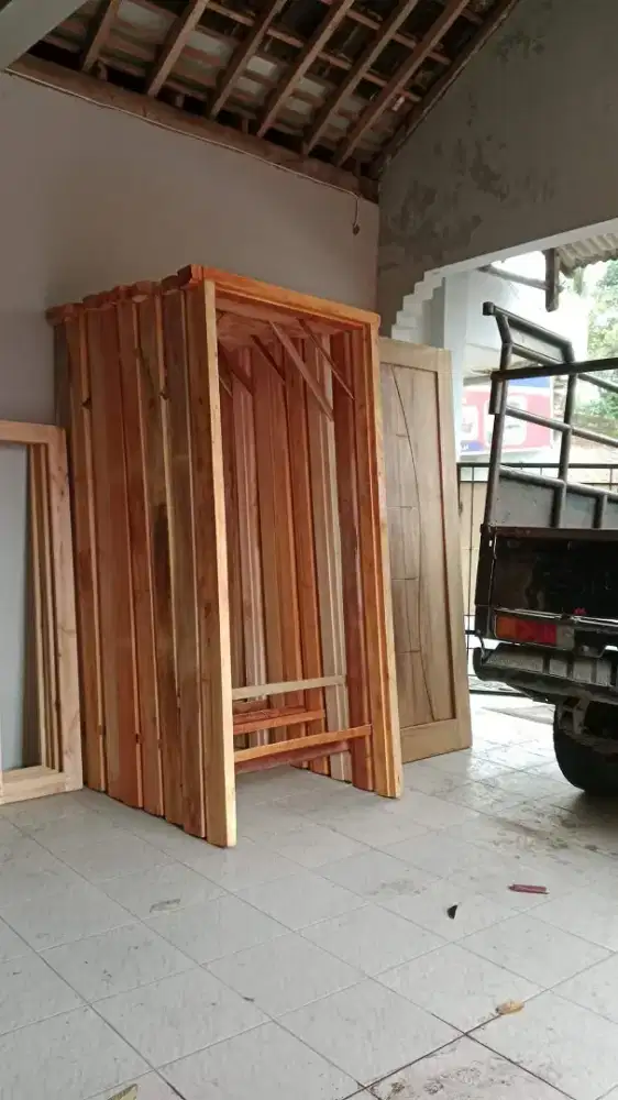 Kusen dan pintu
