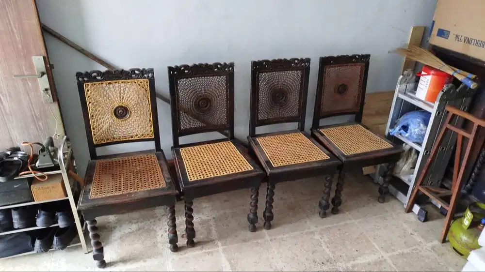 Kursi Jati Kuno - Surabaya