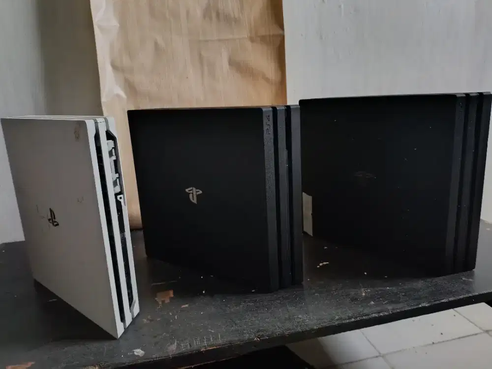 PlayStation PS 4 Pro 2TB Putih dan Hitam siap H3N