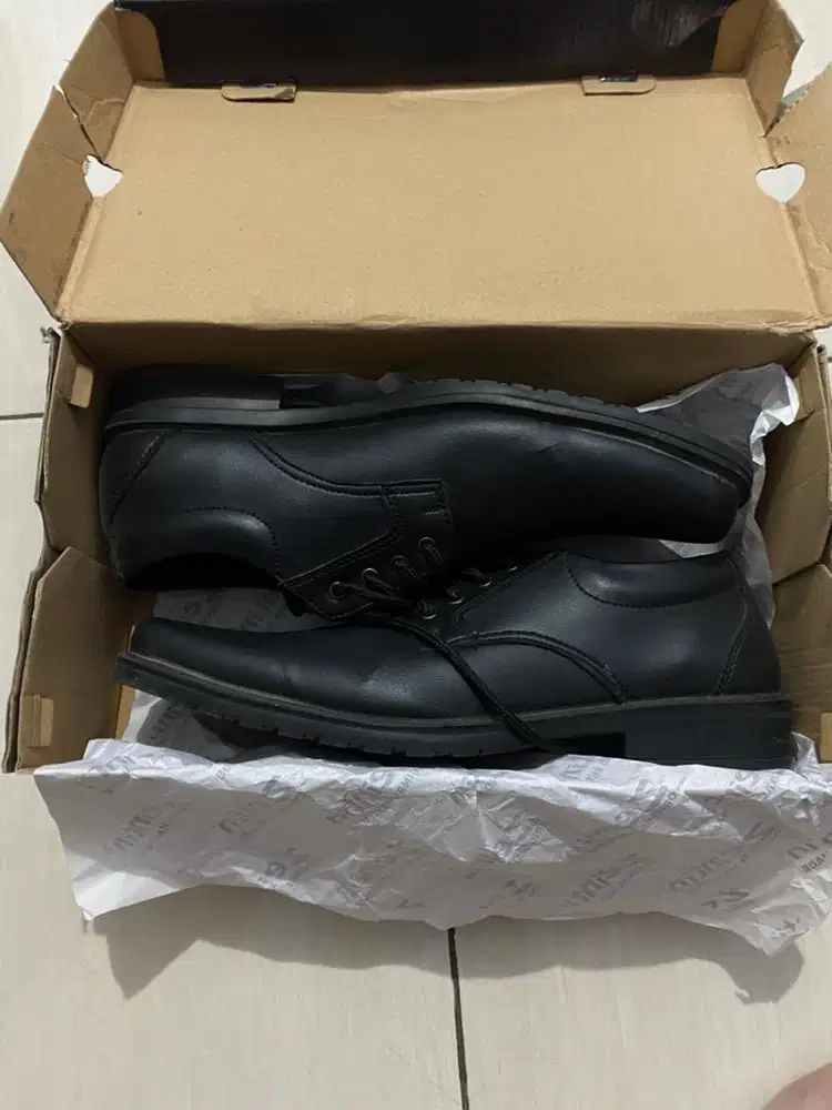 Dijual Sepatu Pantofel Pria ukuran 42 Hitam