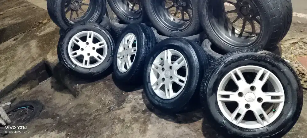 Jual velg xenia r14 ada 1set
