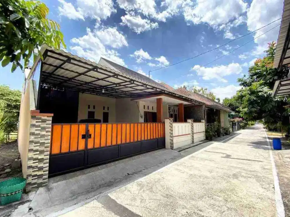 rumah luas nyaman dekat bandara Solo