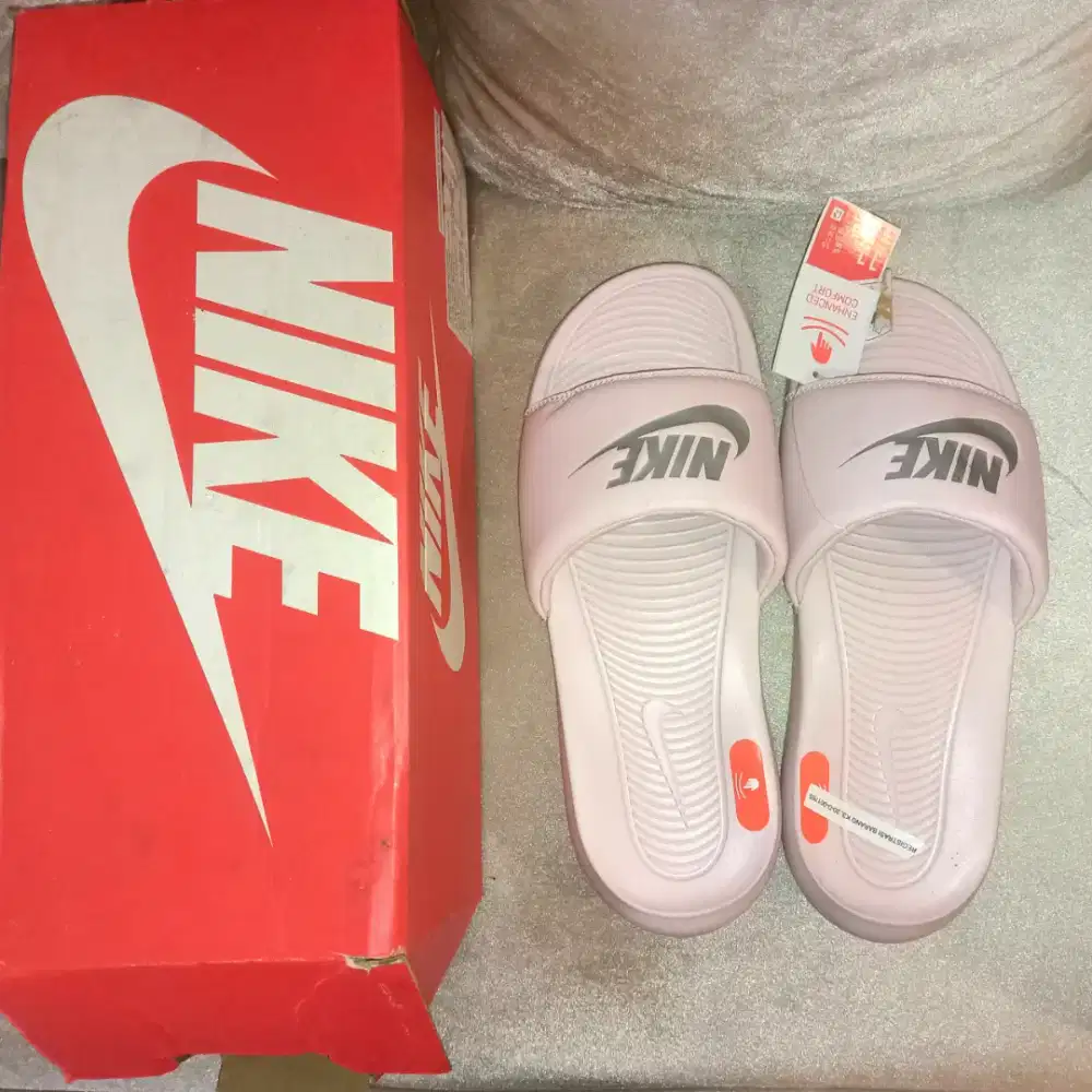 Sandal NIKE 100% ASLI ORIGINAL Unisex Pria Wanita Size 11 / 40-41 Pink