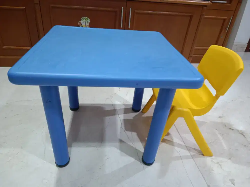 meja Dan kursi anak balita
