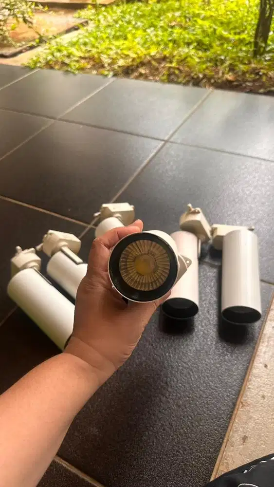 Lampu Sorot LED Track COB 20W Putih –  | second like new
