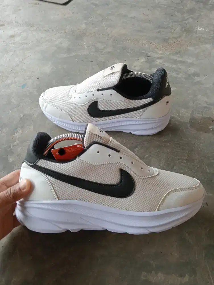 Sepatu Pria dan Wanita