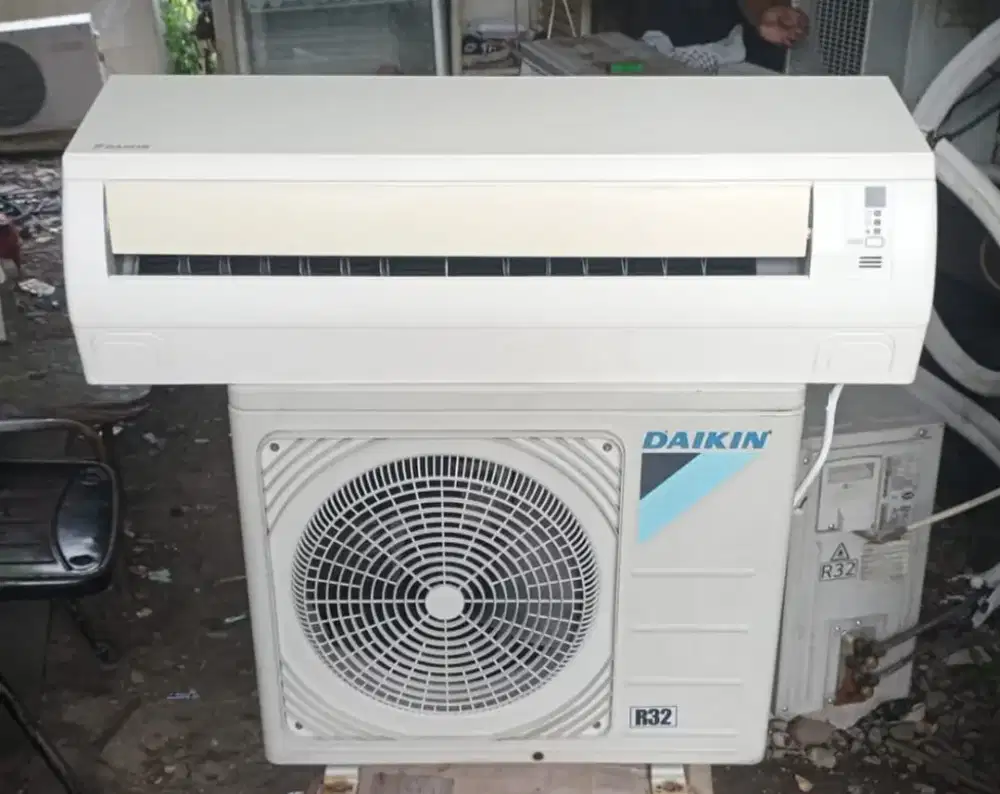 Daikin 1pk inverter dan standard