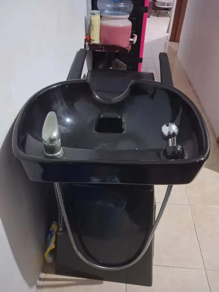 Wash batin (kursi cuci rambut)