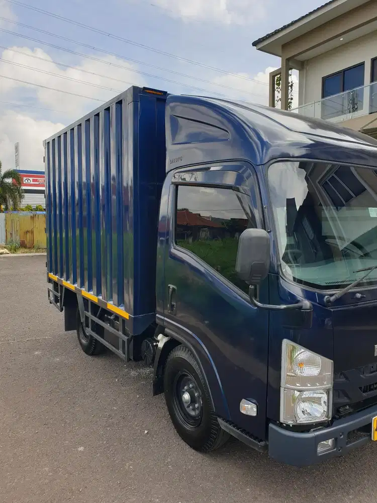 IZUZU ENGKEL BOX NLR 2024