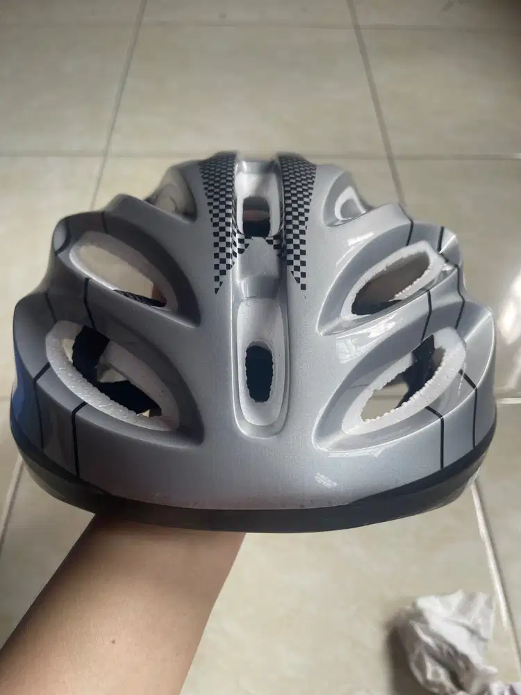 Helm sepeda dewasa