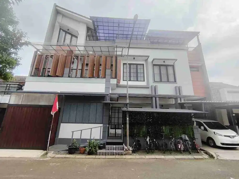 Rumah 3 lantai dalam cluster di Graha Raya Bintaro dekat ke pintu Toll Parigi.