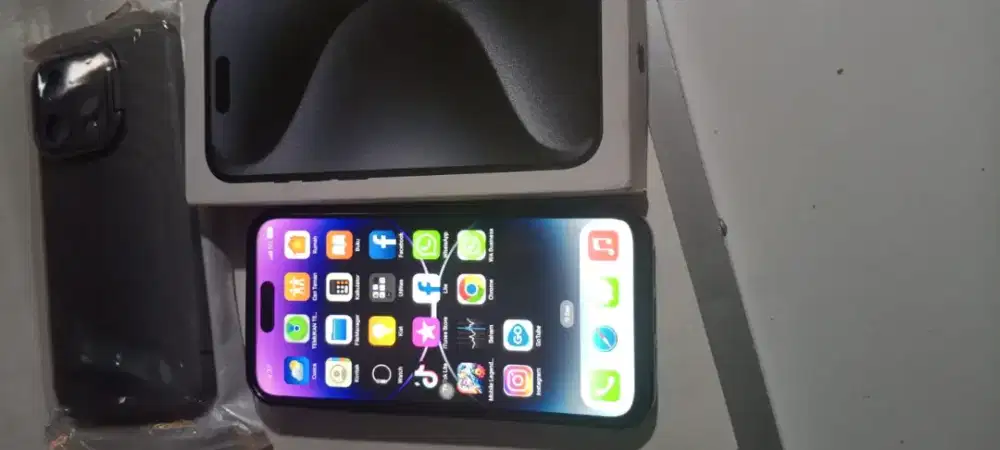 Barng kali ada yg minat ip 15promax hdc masih mulus ada dus