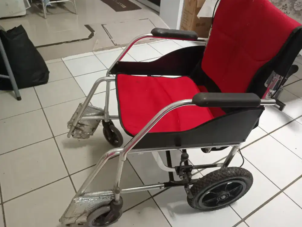Kursi roda manual bekas