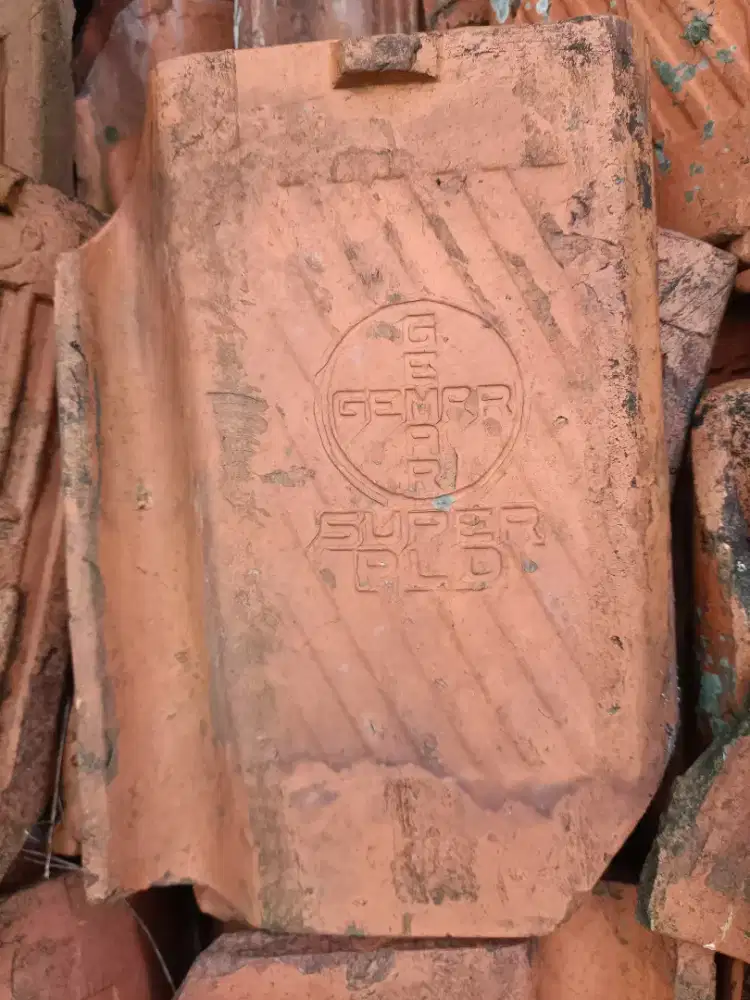 Genteng tanah liat dari tahun 1986