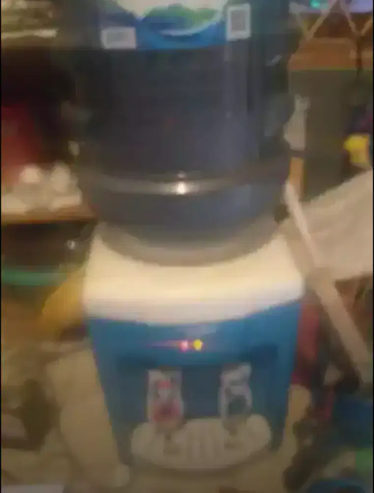 Dispenser Sanex dan galon aqua