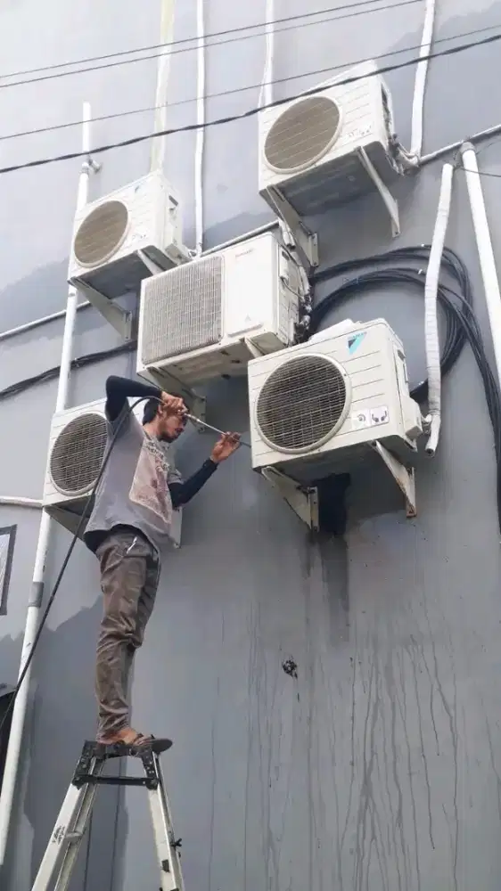 Service AC kulkas mesin cuci pompa air dan lain lain