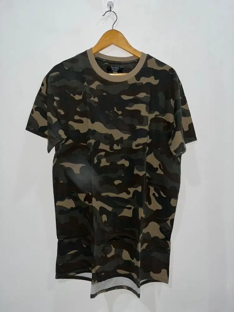 BERSHKA CAMO T SHIRT