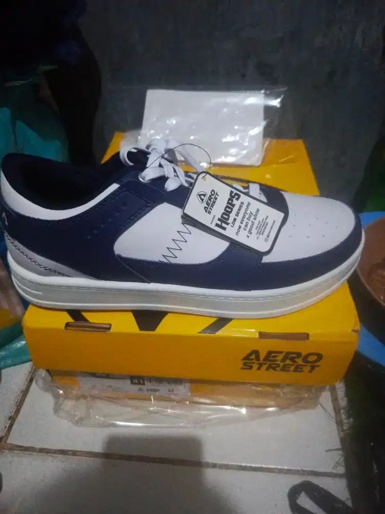 Sepatu aerostreet