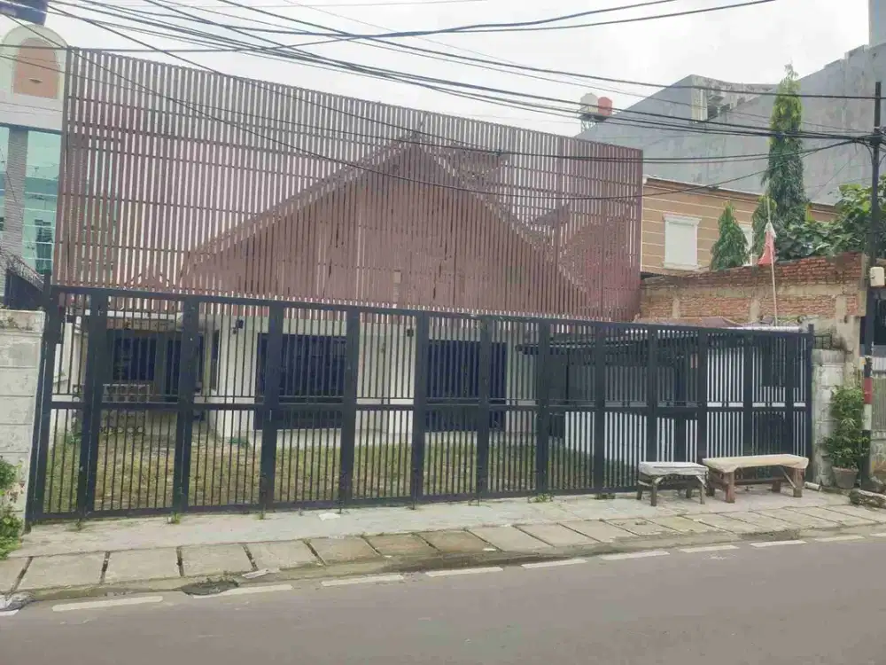 Bangunan Komersil di Jl Raden Saleh Senen Jakarta Pusat