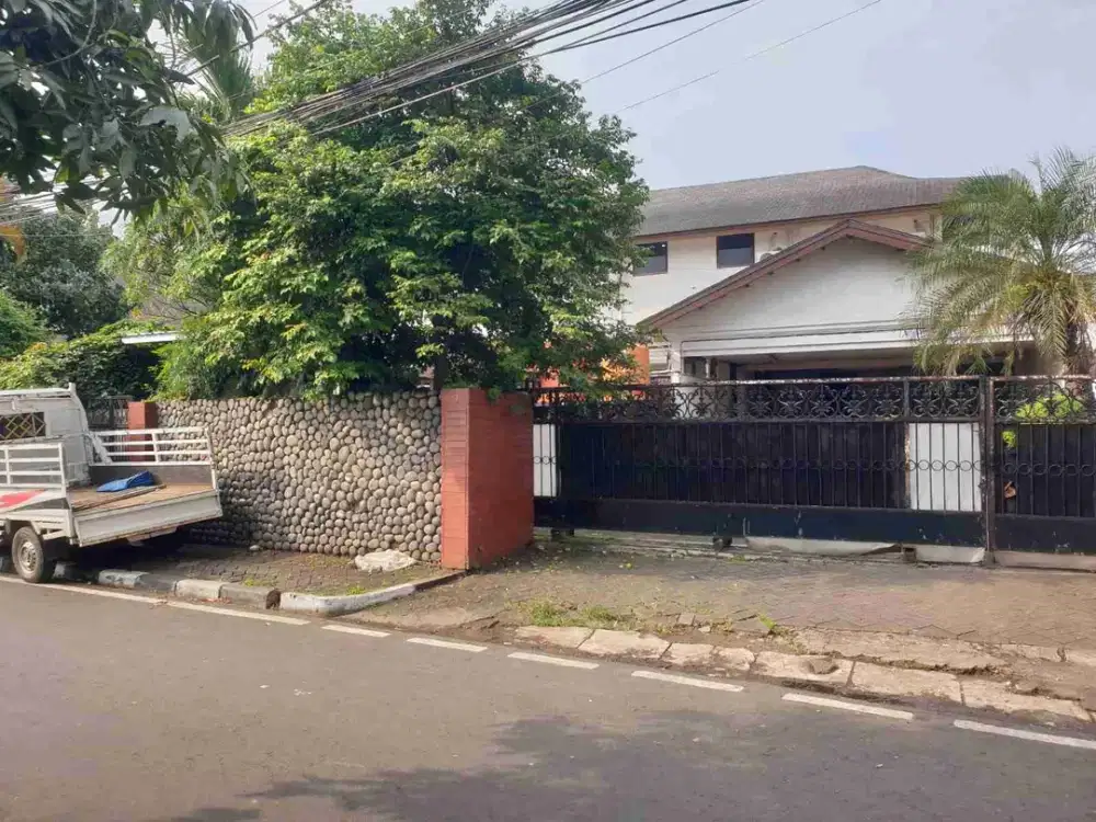 Rumah Hoek di Jl Taman Amir Hamzah Menteng Jakarta Pusat