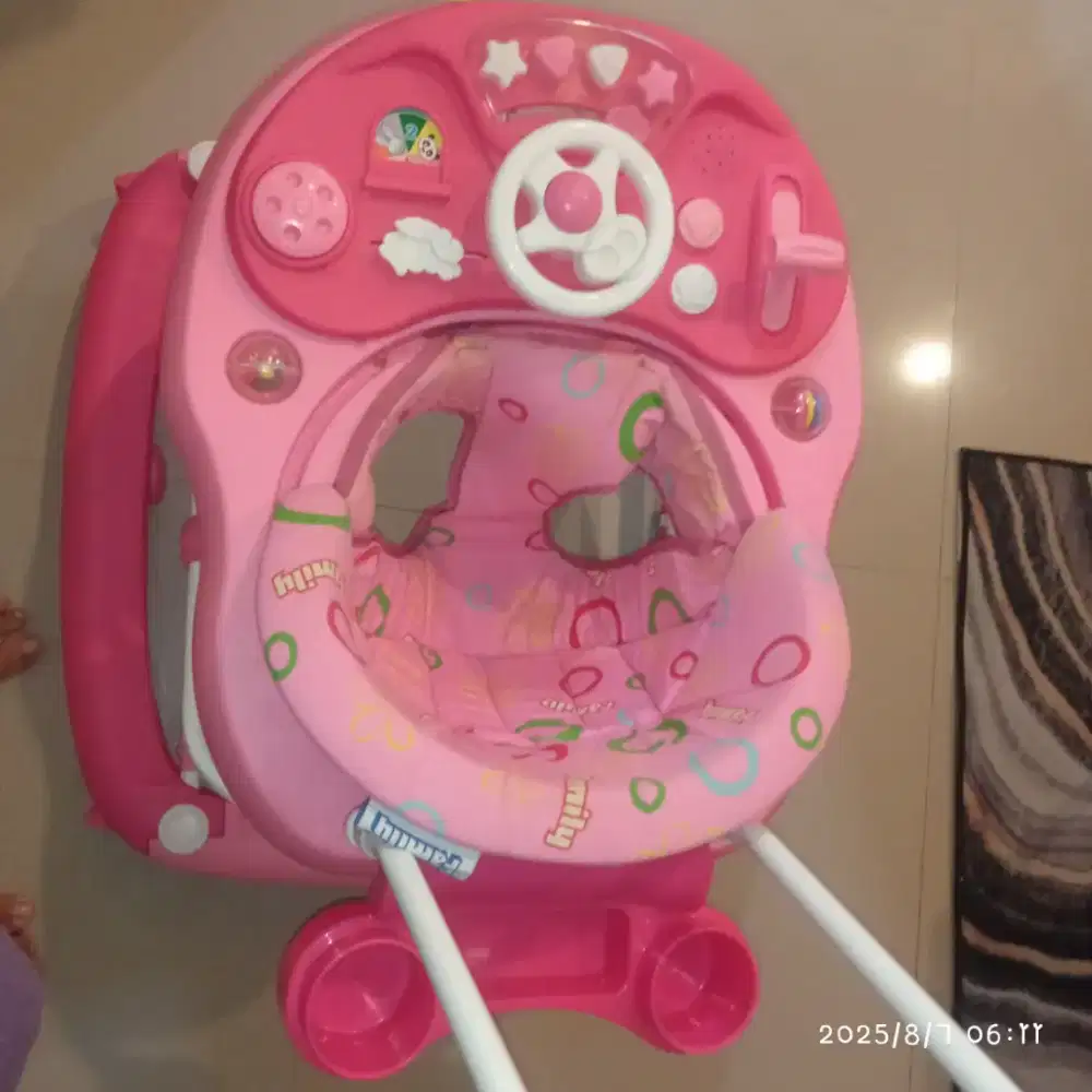 Dijual Baby Walker FAMILY murah , masih bagus !!