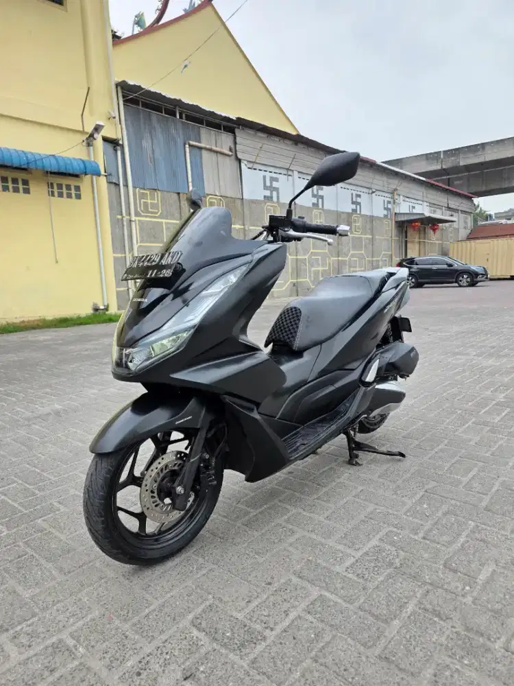 Honda PCX 160 CBS Hitam 2021