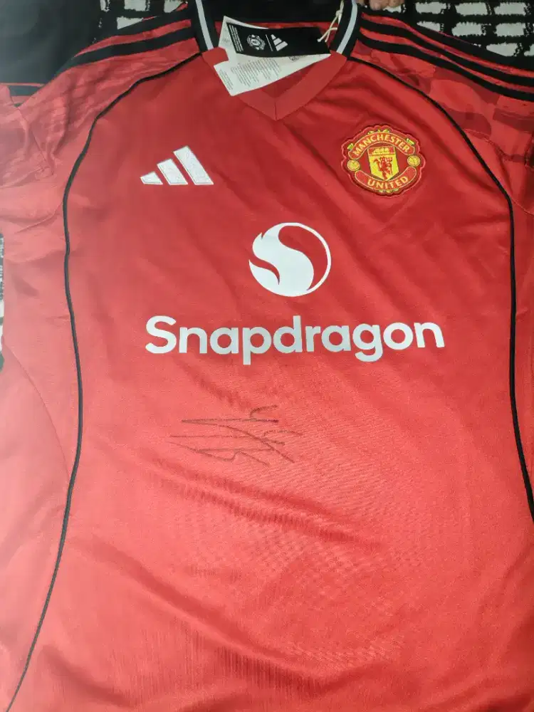 WTS Jersey King MU home 25/26 (BNWT) signed by
Size : L
