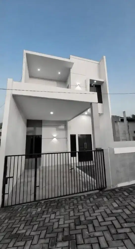 Jalan lebar, hadap selatan, selangkah ke jalan woltermonginsidi, dolog