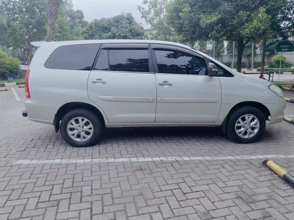 Toyota Kijang Innova 2004 Bensin