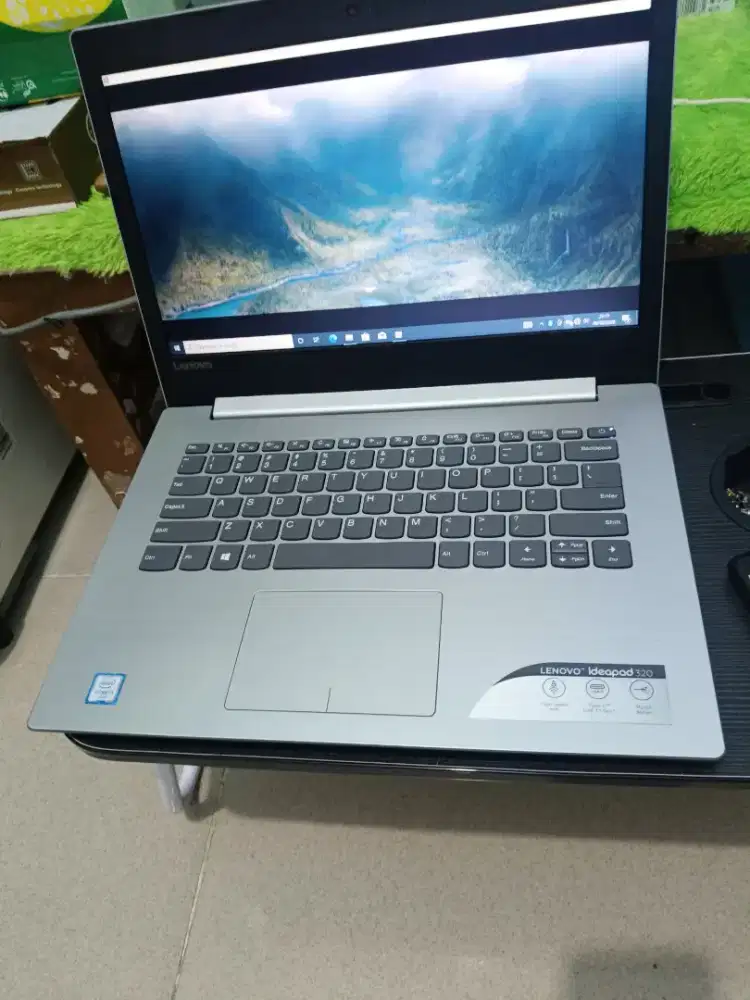 Bismillah dijual laptop Lenovo core i3 gen 6