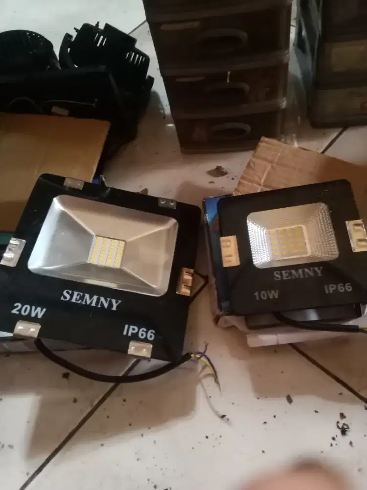 lampu tembak jakanan