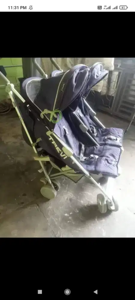Stroller untuk anak kembar merk baby elle trevi