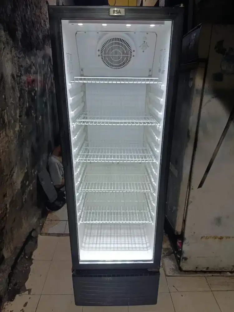 Showcase merek RSA 5 RAK