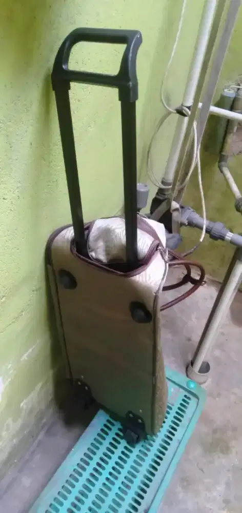 Di jual tas original,asli jarang pakai bisa jinjing,dan tarik koper