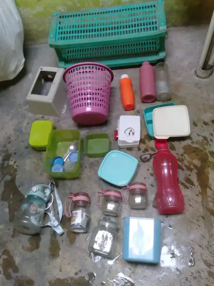 Di jual semua perkakas di foto iklan ini murah aja dari pada menyemak