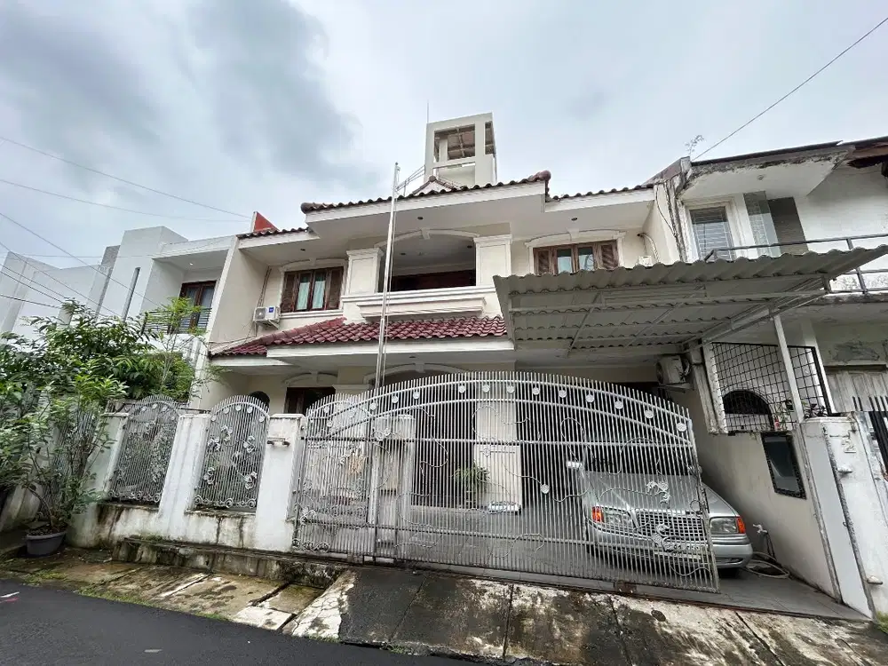 Rumah Senopati Kebayoran Baru | LT 200 | 3 Lantai | SHM
