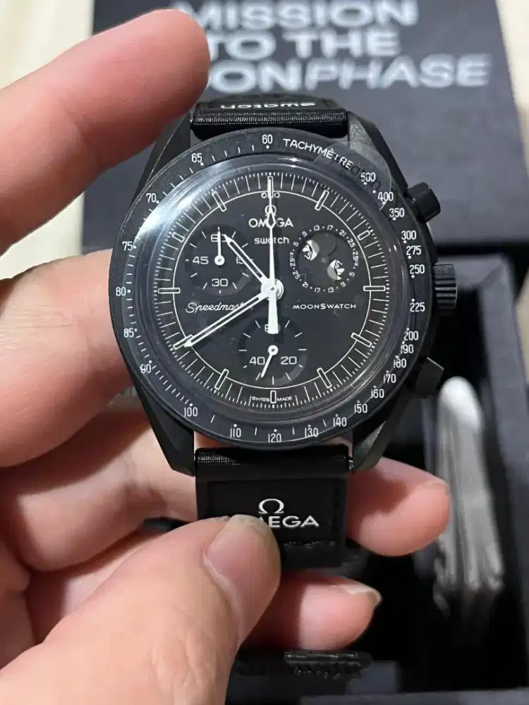 Omega swatch snoppy moonphase black
